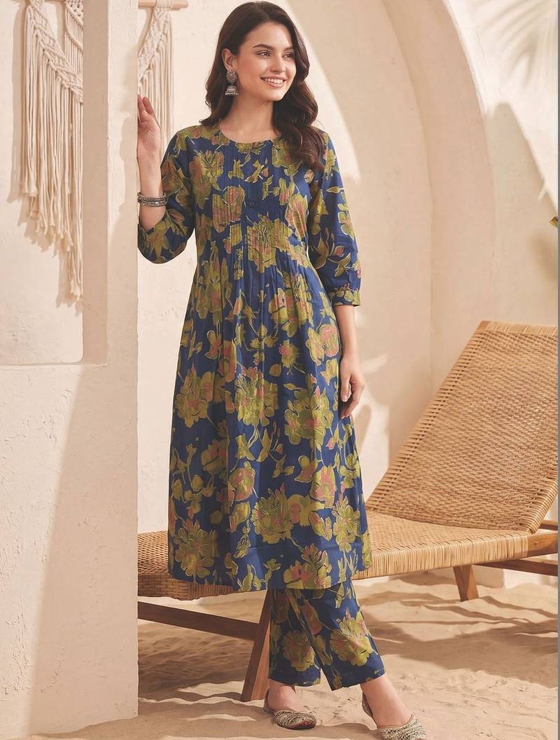 Women Floral Printed Regular Pure Cotton Kurta with Trousers