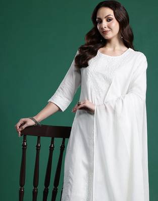 Women Floral Embroidered Regular Thread Work Pure Cotton Kurta with Trousers & With Dupatta 2