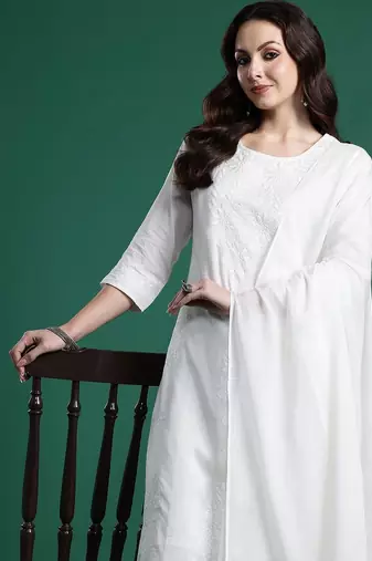 Women Floral Embroidered Regular Thread Work Pure Cotton Kurta with Trousers & With Dupatta