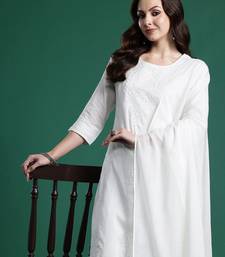 Women Floral Embroidered Regular Thread Work  Cotton Kurta with Trousers & With Dupatta