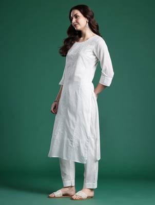 Women Floral Embroidered Regular Thread Work Pure Cotton Kurta with Trousers & With Dupatta 6