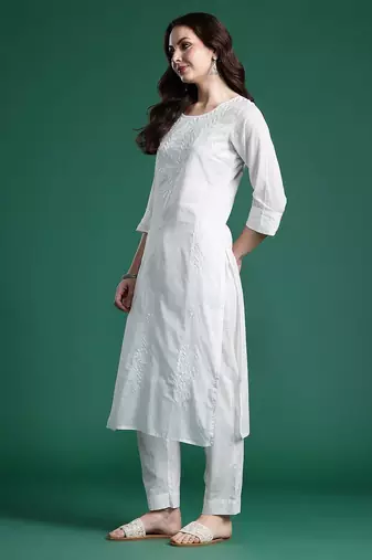 Women Floral Embroidered Regular Thread Work Pure Cotton Kurta with Trousers & With Dupatta