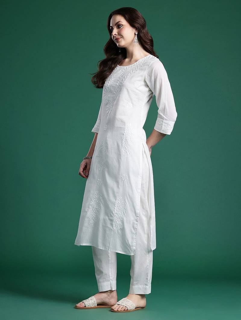 Women Floral Embroidered Regular Thread Work Pure Cotton Kurta with Trousers & With Dupatta
