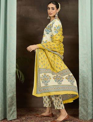 Women Floral Printed Cotton Kurta with Pyjama & Dupatta 4