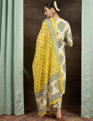 Women Floral Printed Cotton Kurta with Pyjama & Dupatta 5