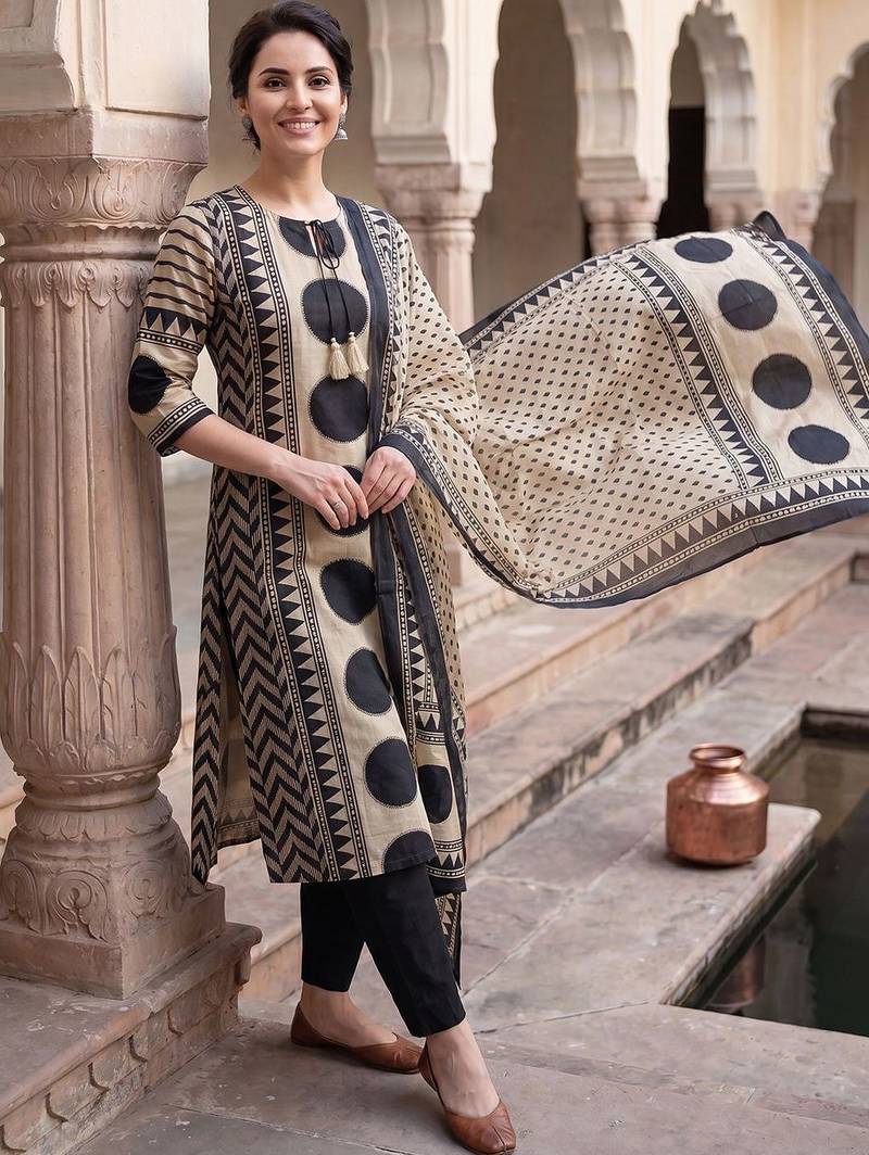 Women Printed Regular Pure Cotton Kurta with Trousers & With Dupatta