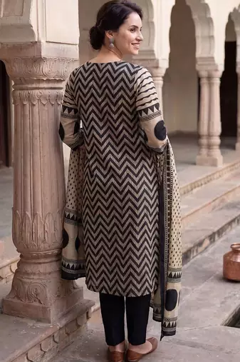 Women Printed Regular Pure Cotton Kurta with Trousers & With Dupatta