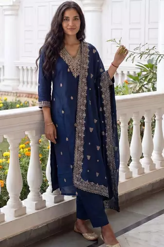 Women Ethnic Motifs Embroidered Regular Thread Work Kurta with Trousers & With Dupatta