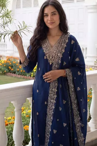 Women Ethnic Motifs Embroidered Regular Thread Work Kurta with Trousers & With Dupatta