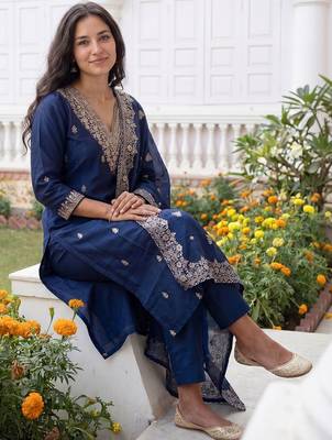 Women Ethnic Motifs Embroidered Regular Thread Work Kurta with Trousers & With Dupatta 4