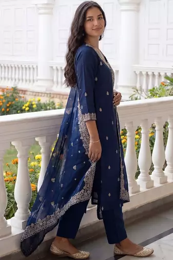 Women Ethnic Motifs Embroidered Regular Thread Work Kurta with Trousers & With Dupatta