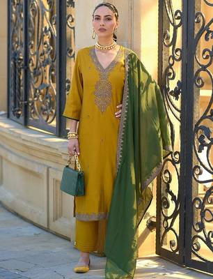 Ethnic Motifs Embroidered Regular Thread Work Straight Kurta Set 1