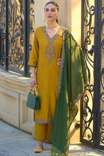 Ethnic Motifs Embroidered Thread Work Straight Kurta Set