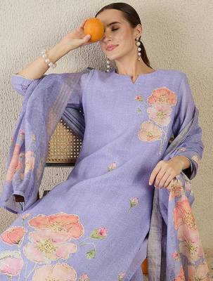 Women Floral Printed Kurta with Trousers & Dupatta 2