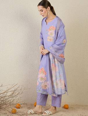 Women Floral Printed Kurta with Trousers & Dupatta 4