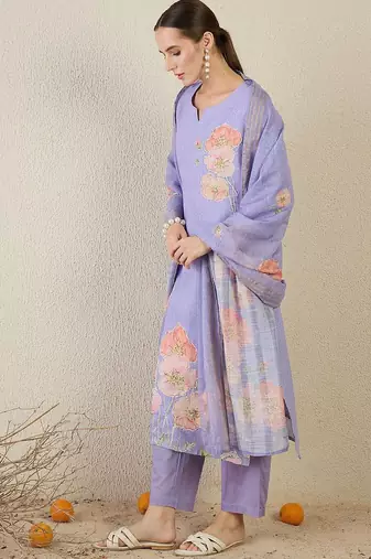 Women Floral Printed Kurta with Trousers & Dupatta