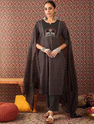 Floral Printed  Cotton Straight Kurta Trousers With Dupatta 1