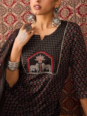 Floral Printed  Cotton Straight Kurta Trousers With Dupatta 3
