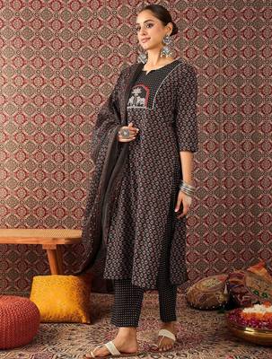 Floral Printed  Cotton Straight Kurta Trousers With Dupatta 4