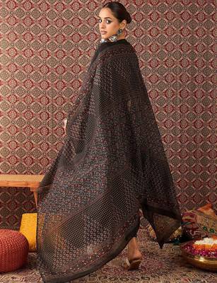 Floral Printed  Cotton Straight Kurta Trousers With Dupatta 5