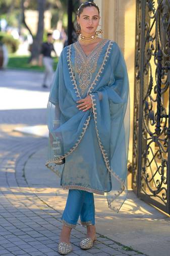 Ethnic Motifs Embroidered Sequinned Straight Kurta With Trousers & Dupatta