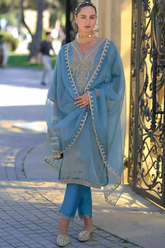 Ethnic Motifs Embroidered Sequinned Straight Kurta With Trousers & Dupatta