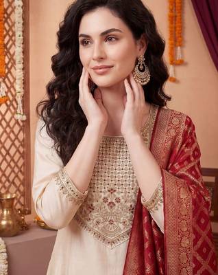Women Ethnic Motifs Embroidered Regular Thread Work Kurta with Trousers & With Dupatta 3