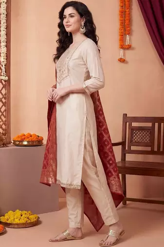 Women Ethnic Motifs Embroidered Regular Thread Work Kurta with Trousers & With Dupatta