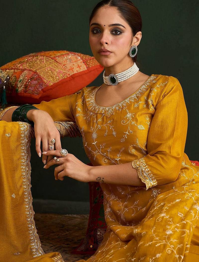 Women Ethnic Motifs Embroidered Regular Thread Work Kurta with Trousers & With Dupatta