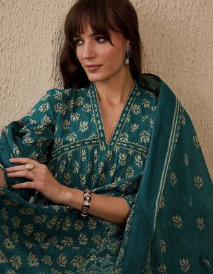 Women Floral Printed Empire  Cotton Kurta with Trousers & With Dupatta 1