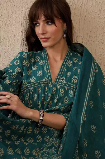 Women Floral Printed Empire  Cotton Kurta with Trousers & With Dupatta