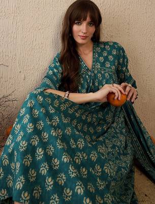 Women Floral Printed Empire  Cotton Kurta with Trousers & With Dupatta 3