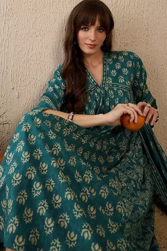 Women Floral Printed Empire  Cotton Kurta with Trousers & With Dupatta