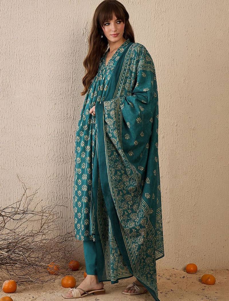 Women Floral Printed Empire  Cotton Kurta with Trousers & With Dupatta