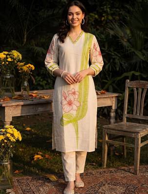 Women Floral Printed Regular Kurta with Trousers 6
