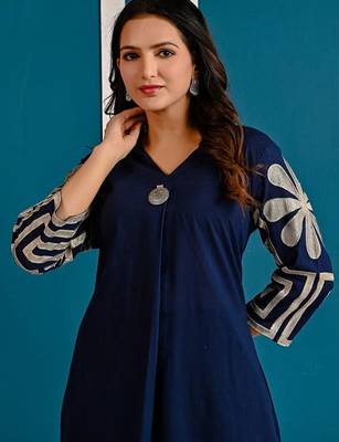 Women Embroidered Regular Thread Work  Cotton A-Line Kurta with Trousers 2