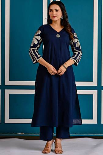 Women Embroidered Regular Thread Work  Cotton A-Line Kurta with Trousers