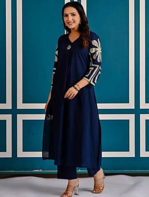Women Embroidered Regular Thread Work  Cotton A-Line Kurta with Trousers 3