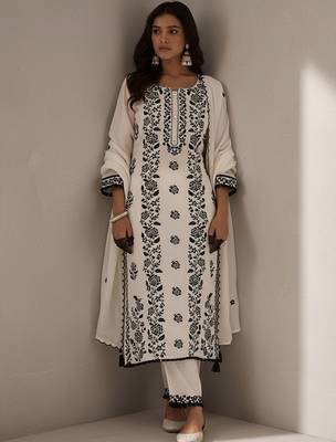 Ethnic Motifs Embroidered Regular Thread Work Kurta With Trousers & Dupatta 1