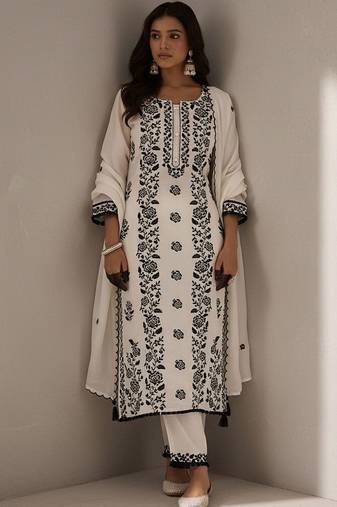 Ethnic Motifs Embroidered Thread Work Kurta With Trousers & Dupatta