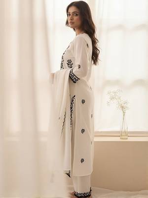 Ethnic Motifs Embroidered Regular Thread Work Kurta With Trousers & Dupatta 4