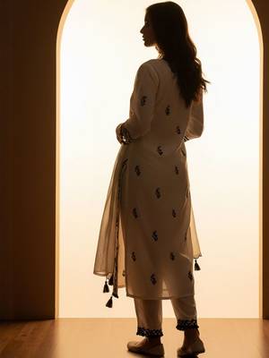 Ethnic Motifs Embroidered Regular Thread Work Kurta With Trousers & Dupatta 5