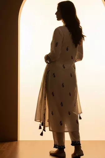 Ethnic Motifs Embroidered Regular Thread Work Kurta With Trousers & Dupatta