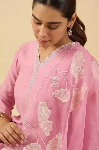 Women Floral Embroidered Kurta with Trousers & Dupatta