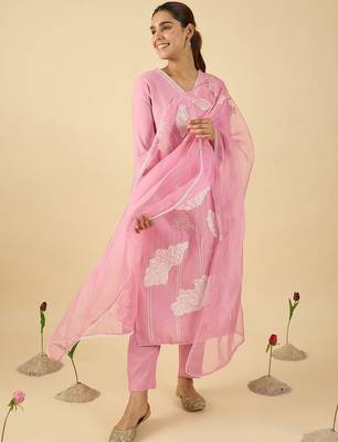 Women Floral Embroidered Kurta with Trousers & Dupatta 1