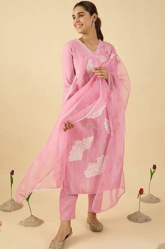 Women Floral Embroidered Kurta with Trousers & Dupatta