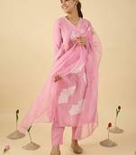 Women Floral Embroidered Kurta with Trousers & Dupatta
