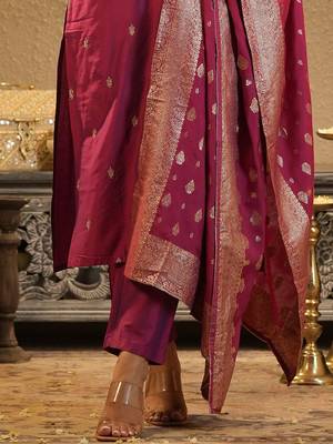 Floral Embroidered Round Neck Zari Straight Kurta & Trousers With Dupatta 7