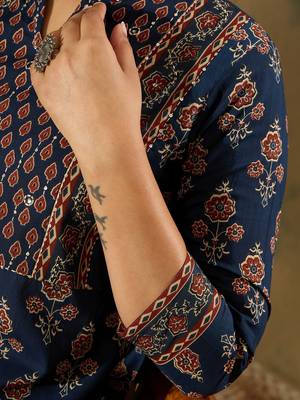 Ethnic Motifs Printed  Cotton Kurta With Trousers 4