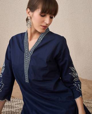 Women Floral Embroidered Regular Thread Work  Cotton Kurta with Trousers 2